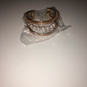 Cute gold and pearl bracelet